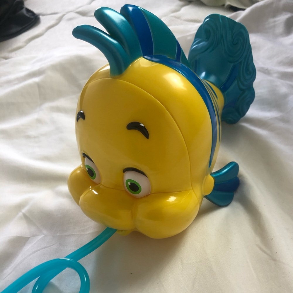 Disney flounder sipper